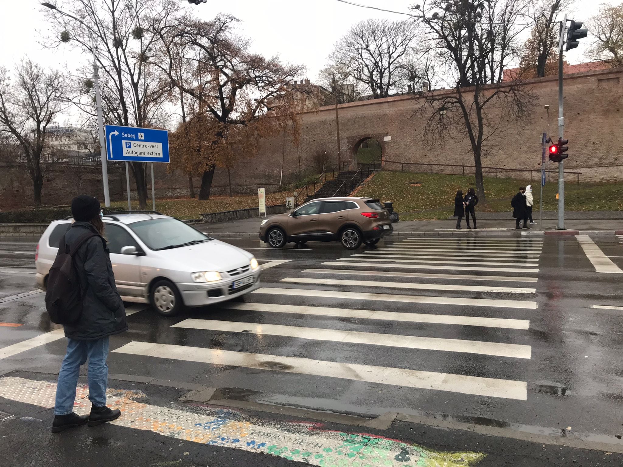Patru semafoare pe o distanță de 600 de metri. „Nu știu cât de utile o să fie, sunt unul lângă altul”