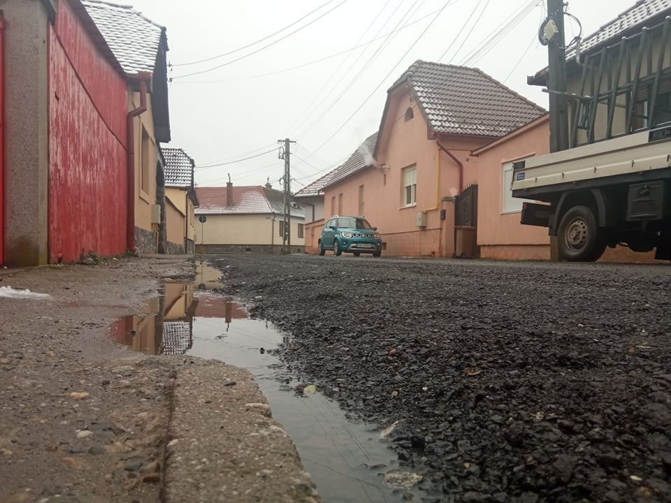 FOTO-Nemulțumiri pe strada Trifoiului: Cineva acolo, care ia salariu degeaba, a vrut să facă un bine locuitorilor