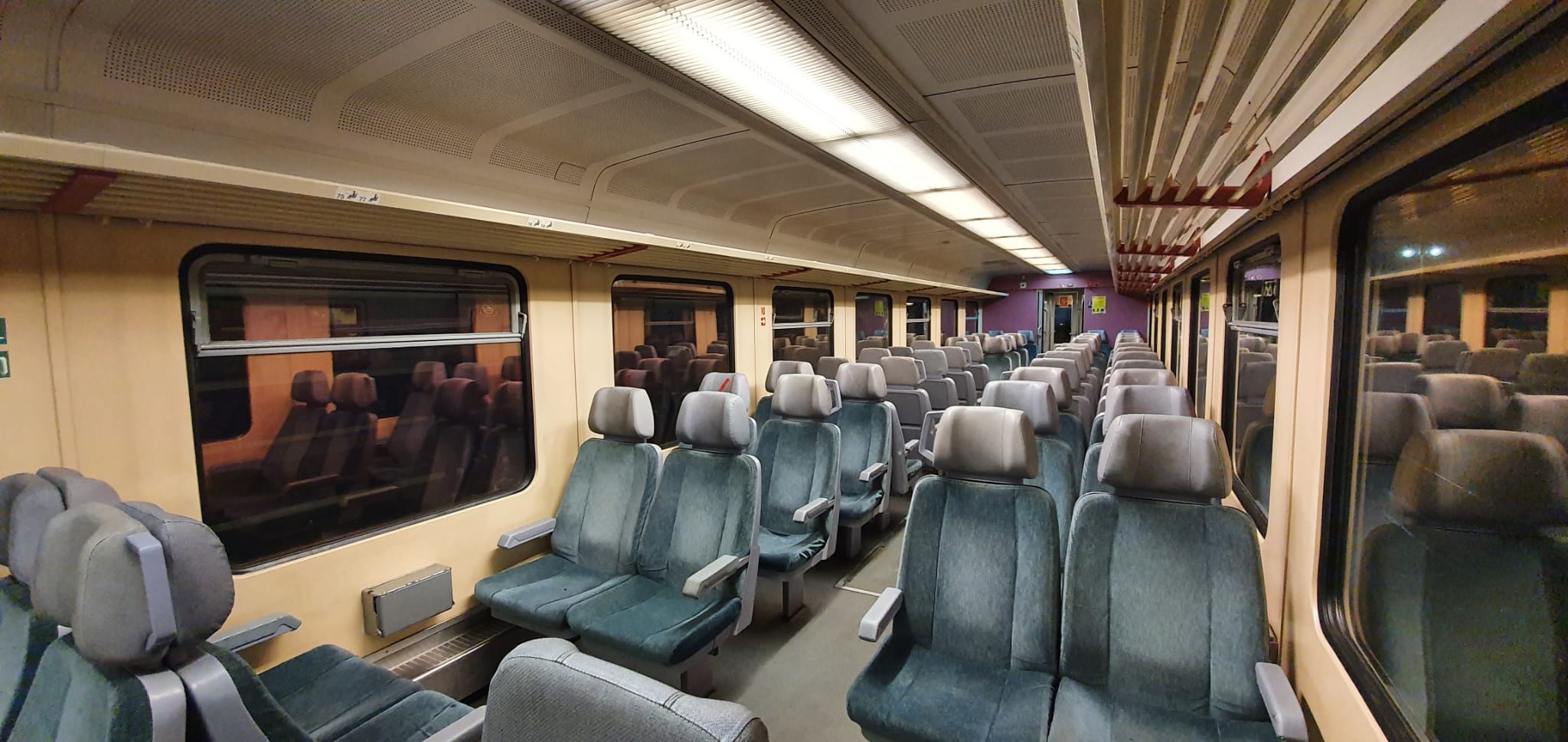 FOTO Am plecat spre Cluj cu noul tren privat și m-am întors cu CFR-ul. Principalele diferențe