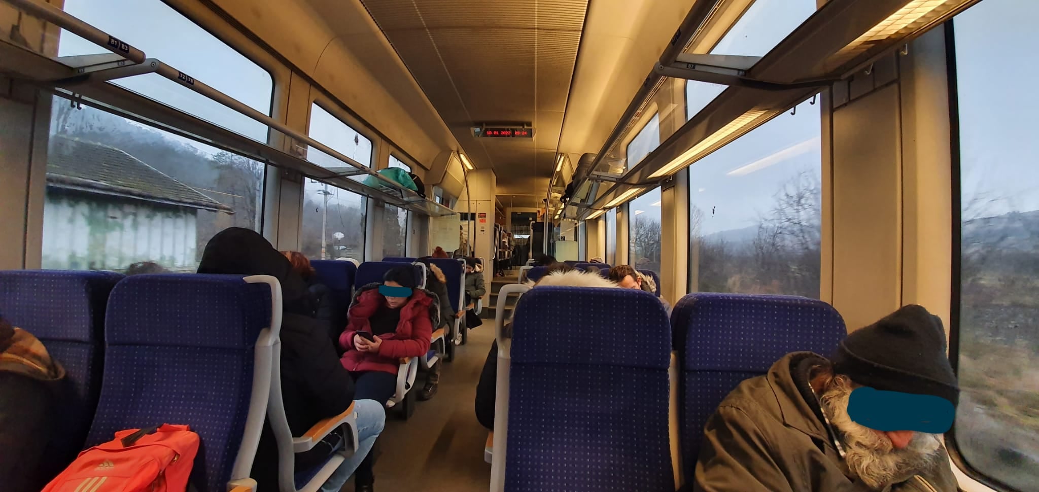 FOTO Am plecat spre Cluj cu noul tren privat și m-am întors cu CFR-ul. Principalele diferențe