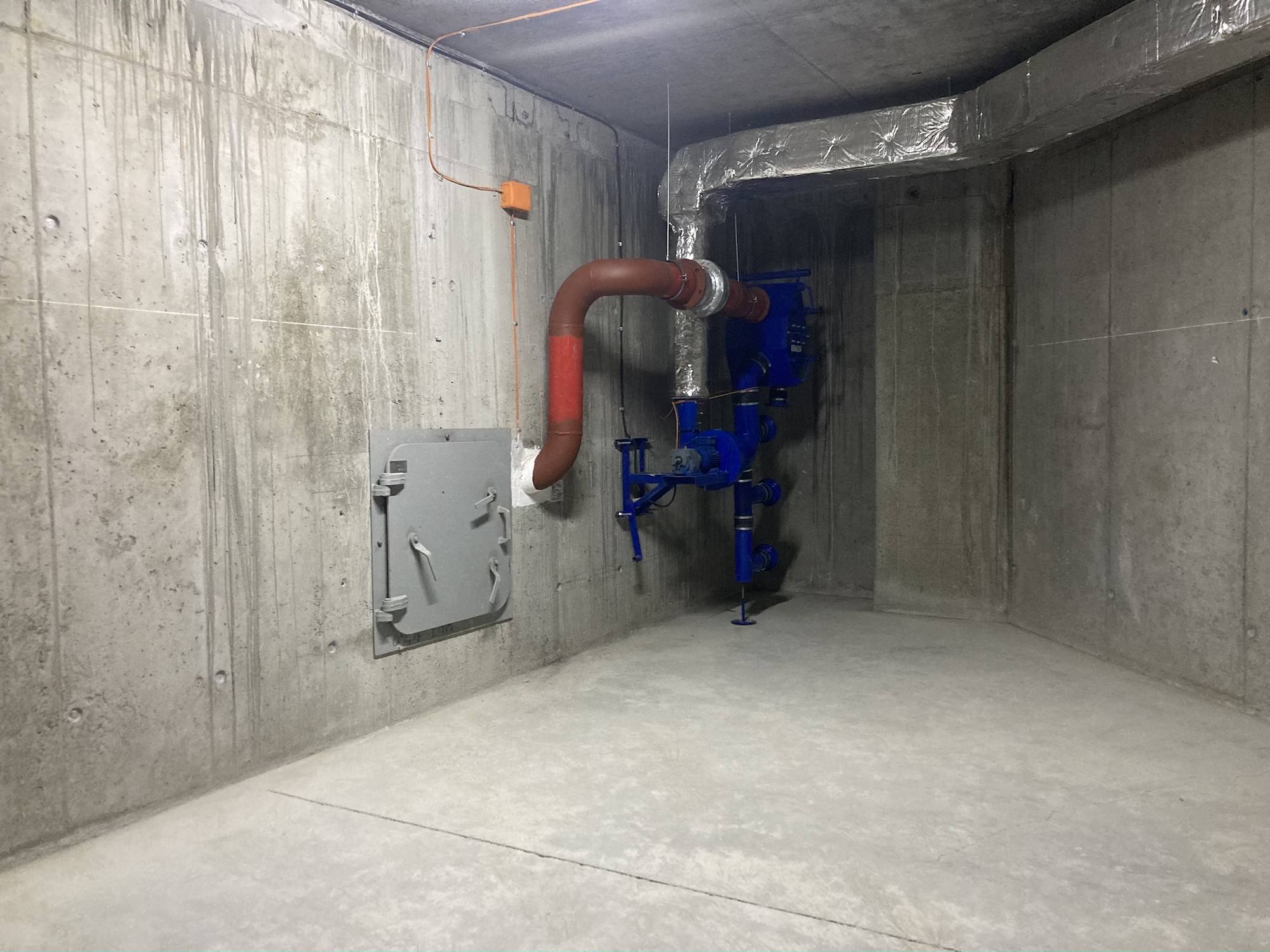 FOTO VIDEO Am văzut unde ne refugiem în caz de război – pivnițe vechi de peste 30 de ani și ascunzători de lux în clădirile noi