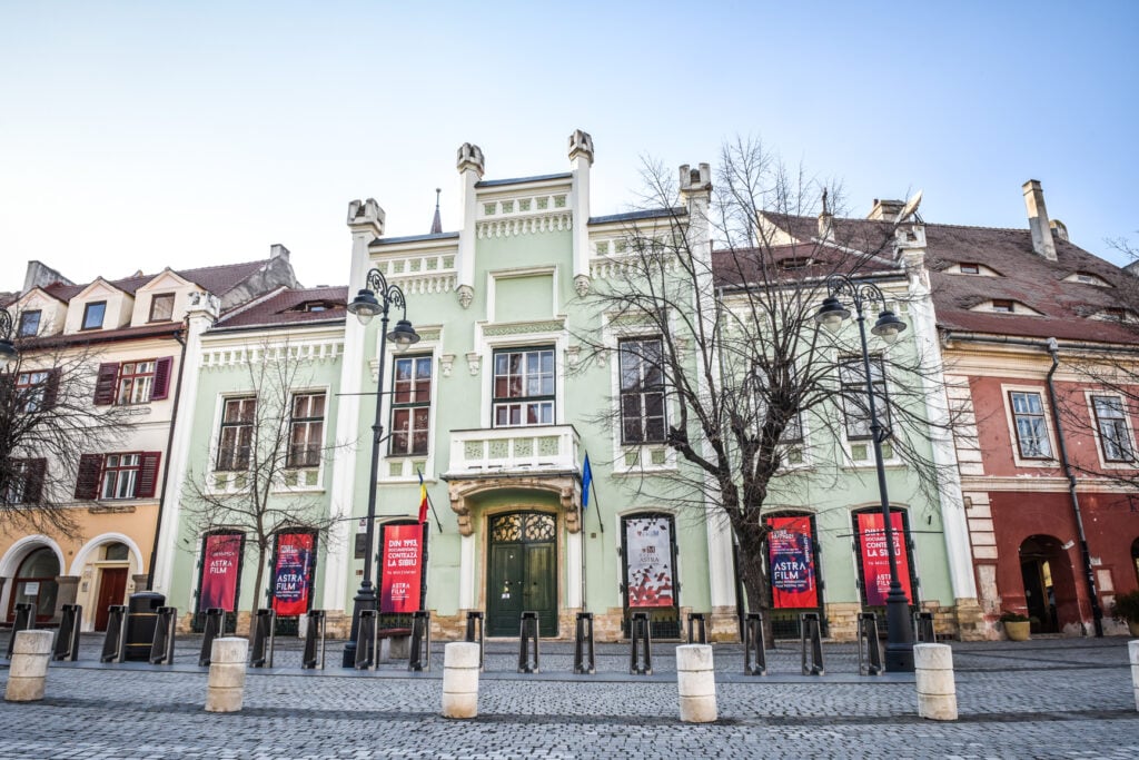 Sediul departamentului Astra Film, din Piața Mică. Foto: turnulsfatului.ro