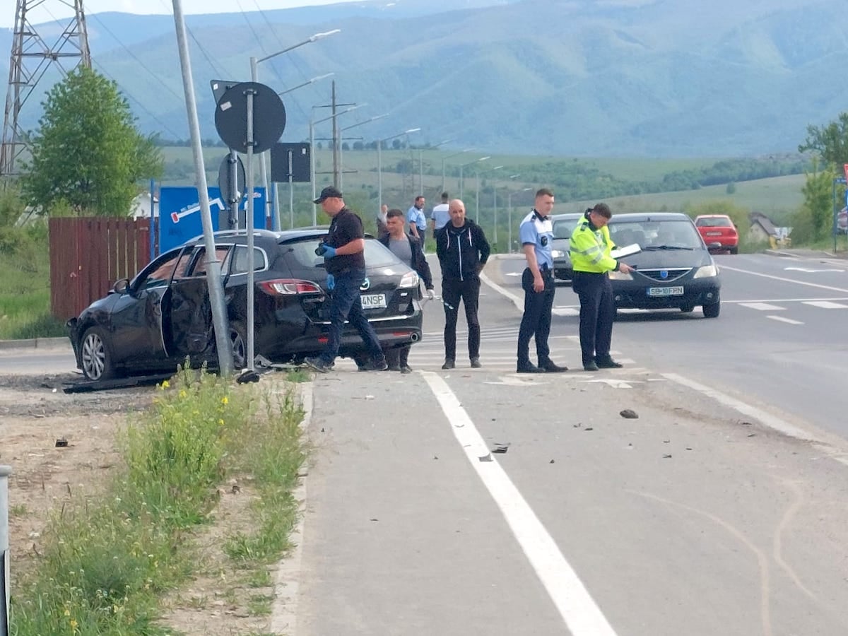 Accident în cartierul Arhitecților: șoferul unui BMW a virat peste linia continuă. Cel nevinovat a ajuns la spital
