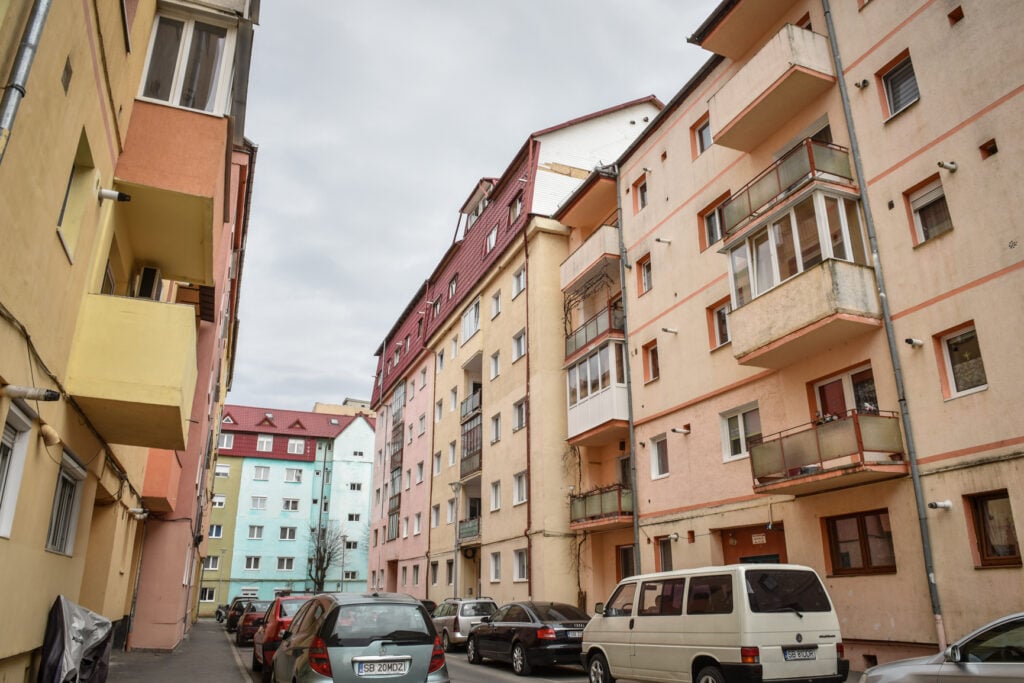 blocuri-parcare-masini-bloc-sibiu-cartier-vasile-aaron-3-i5ch