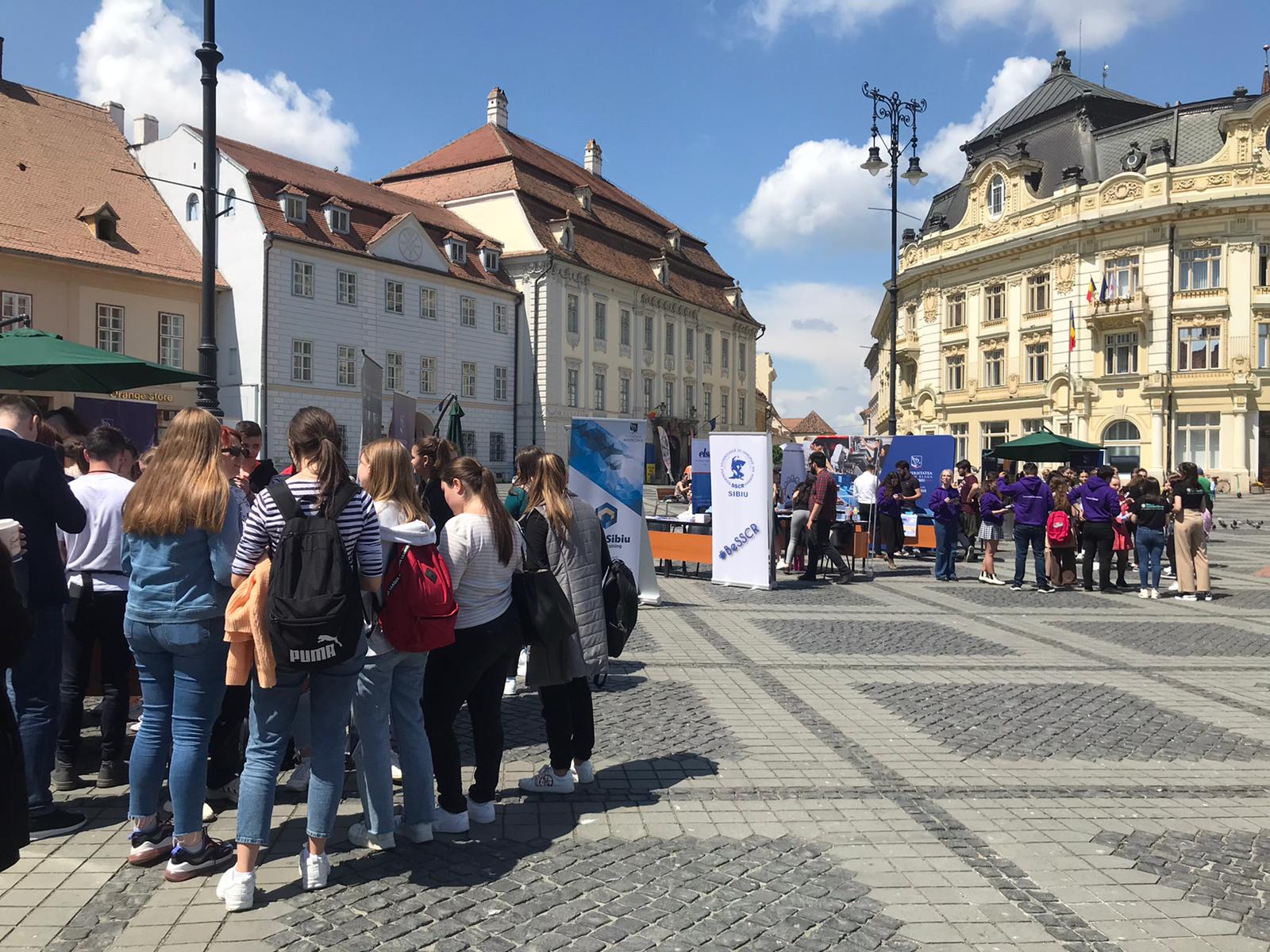 FOTO – A început Caravana ULBS. Liceenii au ocazia să fie studenți pentru o zi