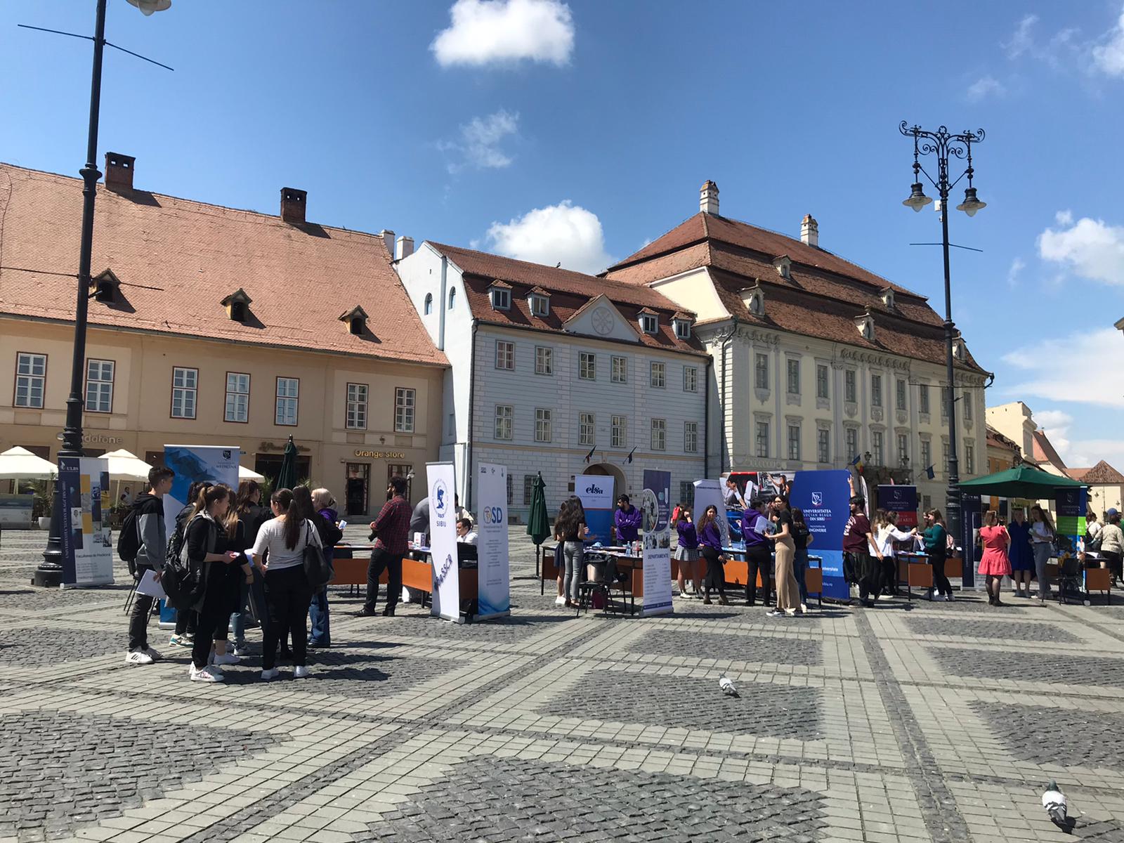 FOTO – A început Caravana ULBS. Liceenii au ocazia să fie studenți pentru o zi