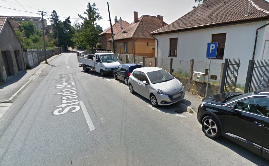 Poliția cere sibienilor să-și mute mașinile parcate pe stradă. ”Dar dacă n-am loc în curte?”