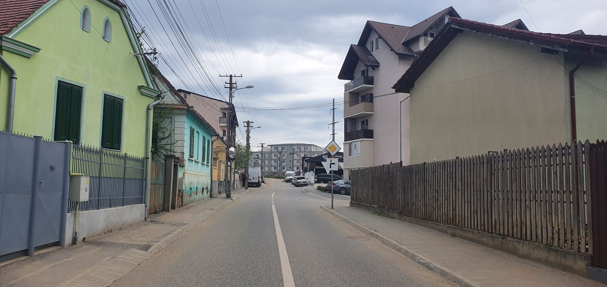 Proprietar nemulțumit de starea drumului, după ce și-a cumpărat apartament pe str. Ogorului. Reacția primăriei și dezvoltatorului