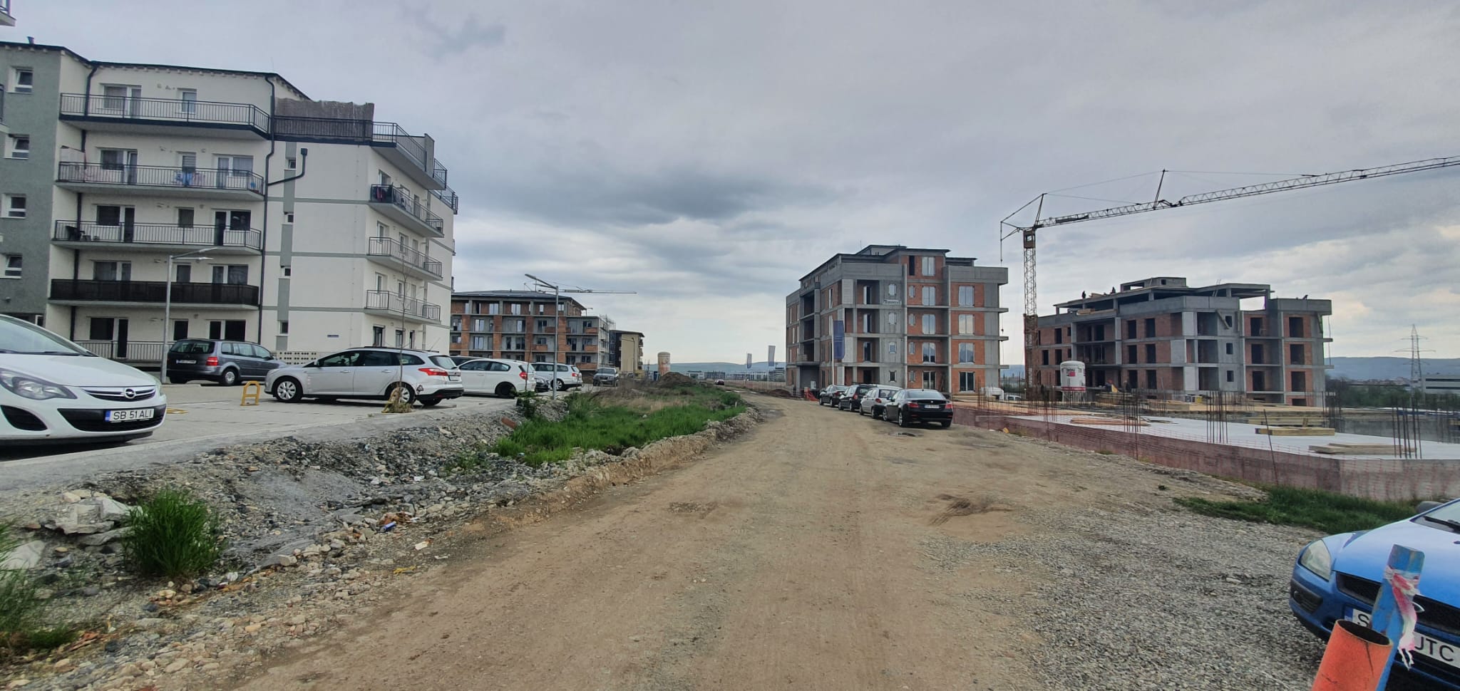 Proprietar nemulțumit de starea drumului, după ce și-a cumpărat apartament pe str. Ogorului. Reacția primăriei și dezvoltatorului