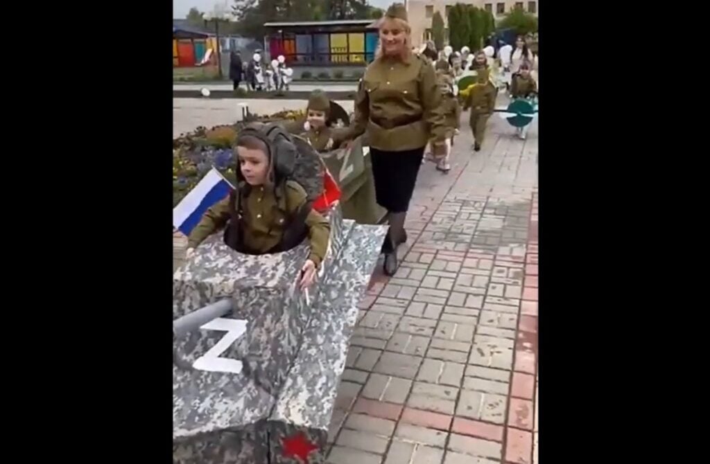 foto-twitter-shaun-walker-serbare-gradinita-rusia-mdzn