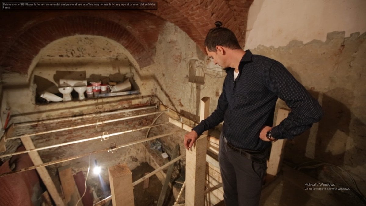 FOTO Și ruinele pot fi salvate. 2.000 de euro pe metru pătrat să faci o locuință dintr-o văgăună din centrul Sibiului