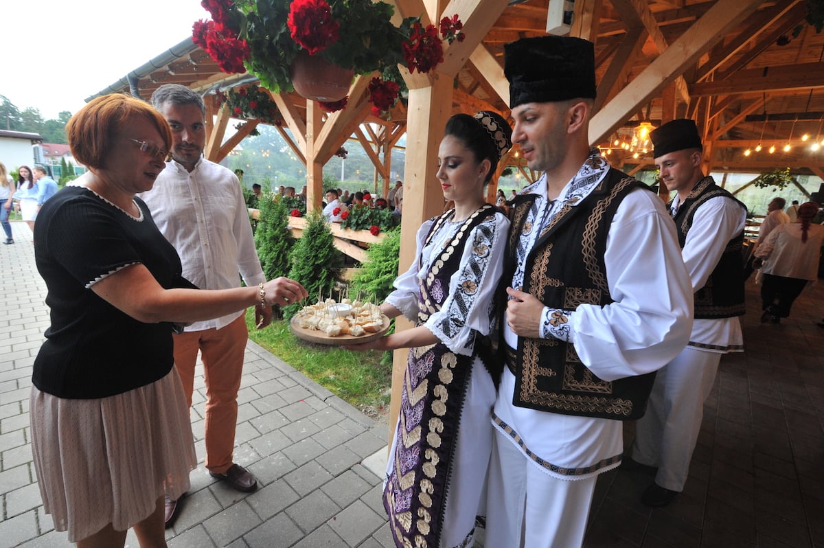 Loredana, Junii Sibiului și artiști din șase țări fac spectacol la „Cântecele Munților”