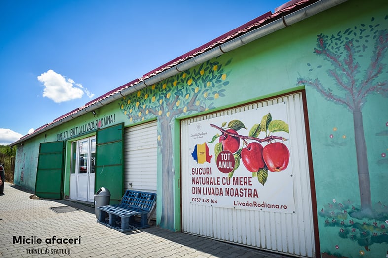 O familie din Sibiu produce sucuri 100% naturale, cu fructe culese din propria livadă. „Câteodată, oamenii nu cred că nu punem zahăr”