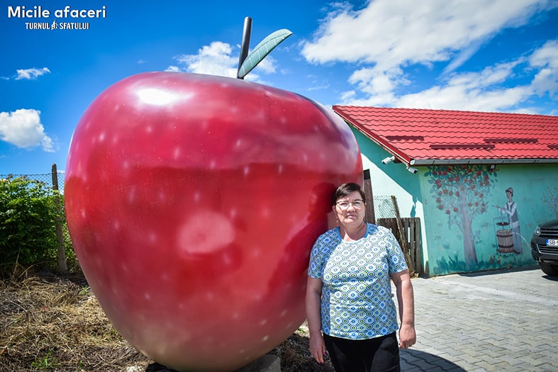O familie din Sibiu produce sucuri 100% naturale, cu fructe culese din propria livadă. „Câteodată, oamenii nu cred că nu punem zahăr”