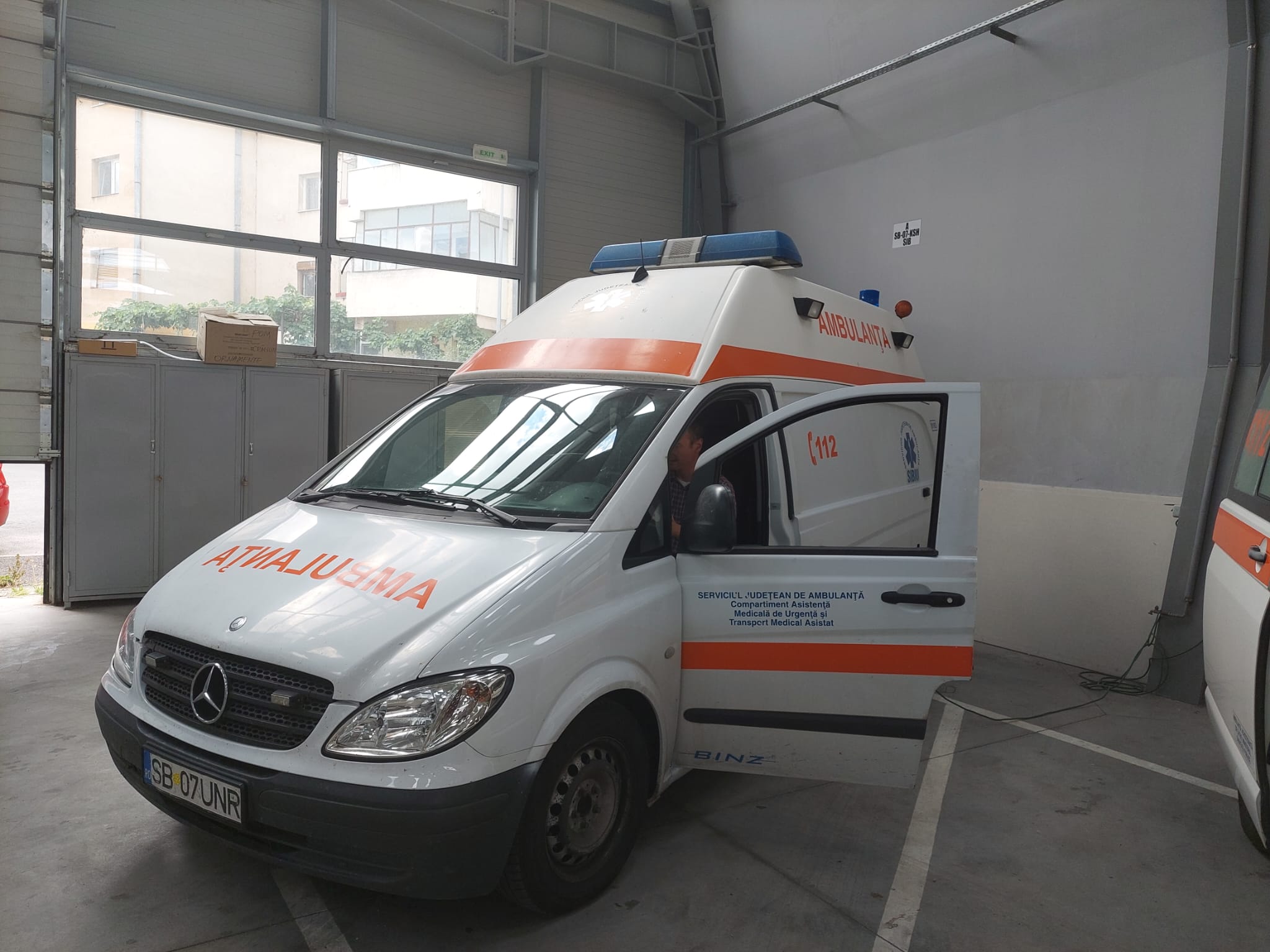 Ambulanță veche