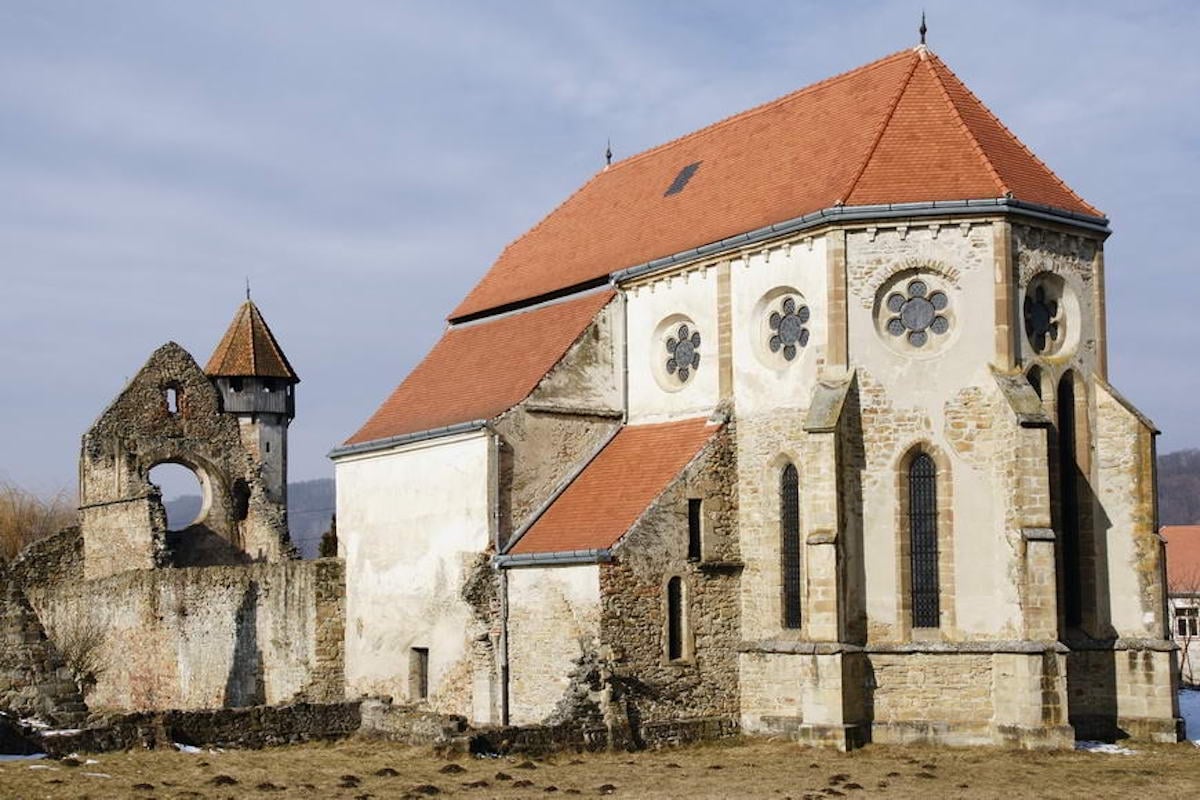 biserica fortificată din C&acirc;rța