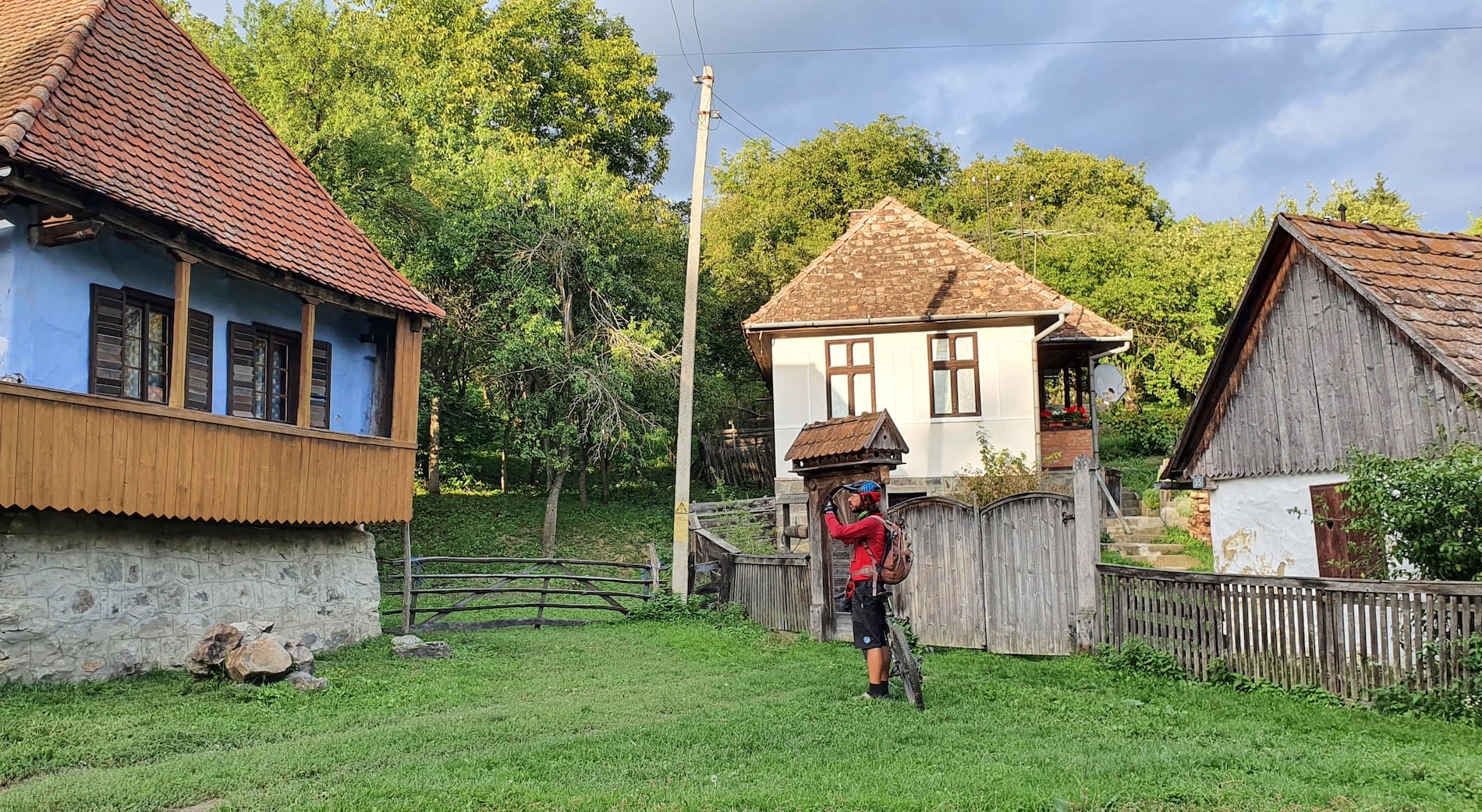 Pe toată Via Transilvanica, ziua 8. Pe autostrada urșilor am ajuns în satul-muzeu