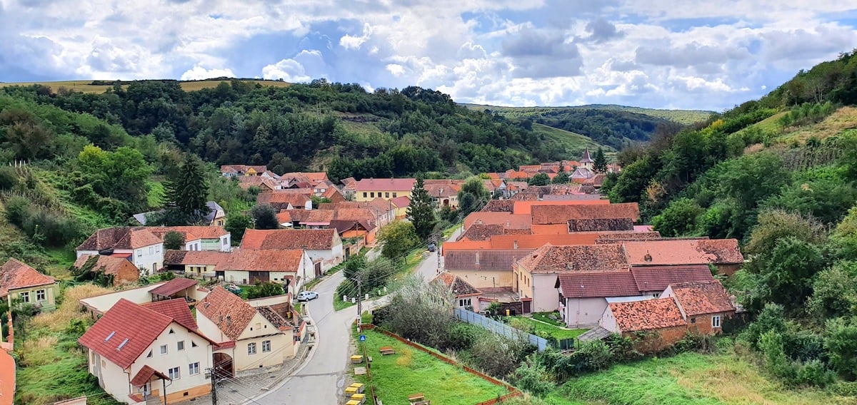 Pe toată Via Transilvanica, ziua 13. Ne-au petrecut doi primari, ambii sibieni, și am sfârșit rătăcind noaptea prin pădure