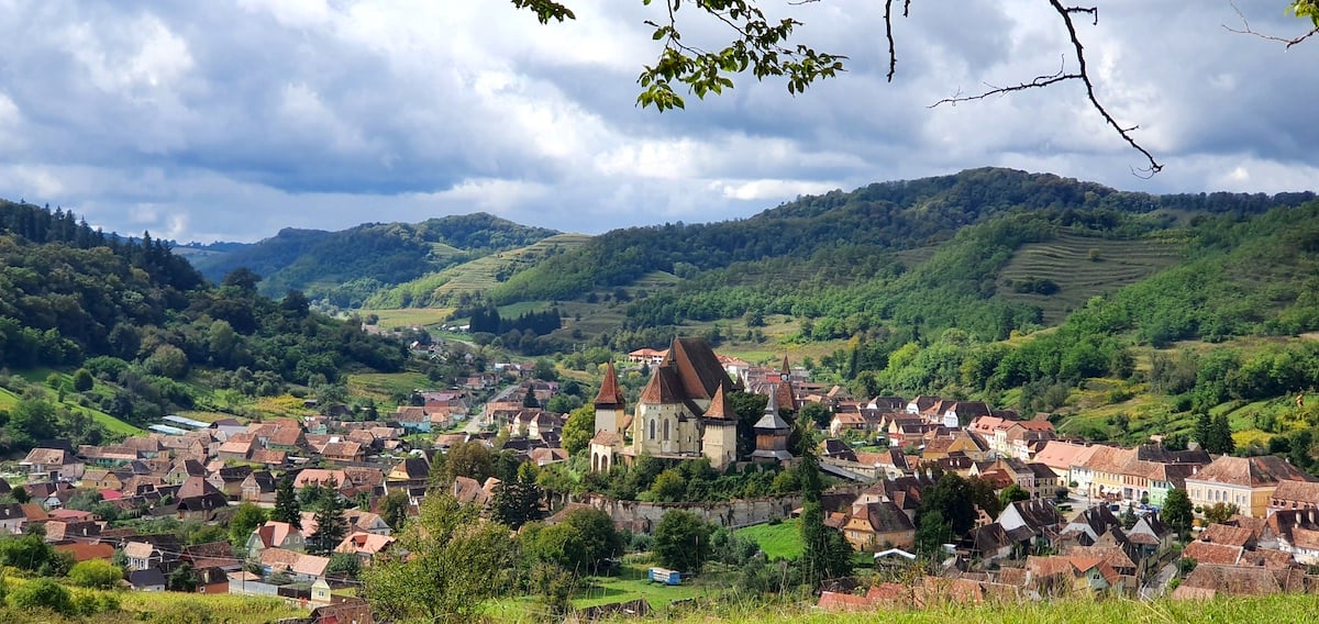 Pe toată Via Transilvanica. Ziua 12 ne-a purtat tot prin Sibiu. Și ce Sibiu...