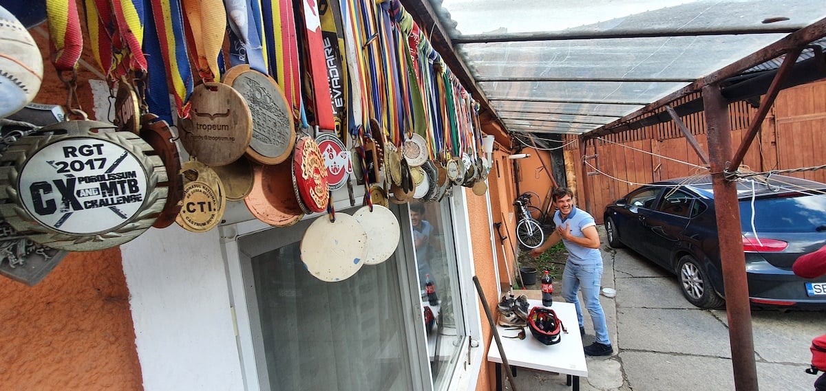 Pe toată Via Transilvanica, ziua 13. Ne-au petrecut doi primari, ambii sibieni, și am sfârșit rătăcind noaptea prin pădure