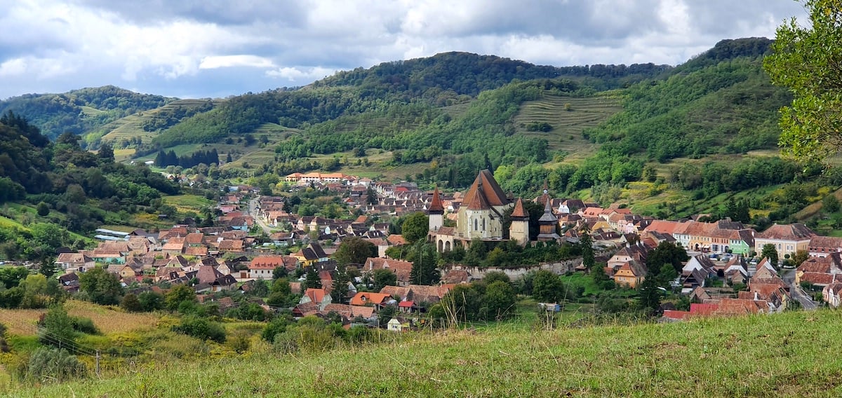 Pe toată Via Transilvanica. Ziua 12 ne-a purtat tot prin Sibiu. Și ce Sibiu...