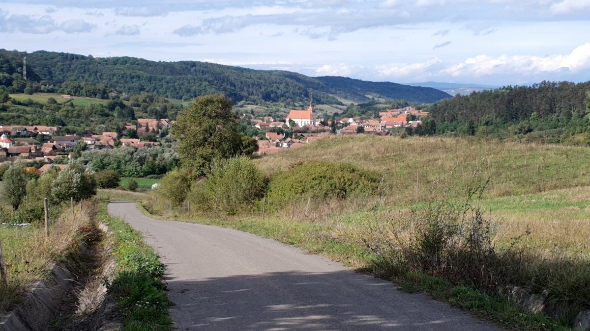 Pe toată Via Transilvanica, ziua 10. Am gonit din ținutul lemnos al secuilor în cel de piatră al sașilor: ne apropiem de casă