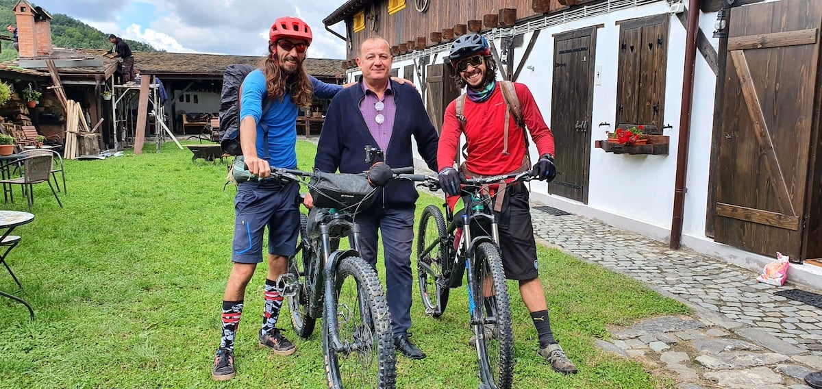 Pe toată Via Transilvanica, ziua 13. Ne-au petrecut doi primari, ambii sibieni, și am sfârșit rătăcind noaptea prin pădure