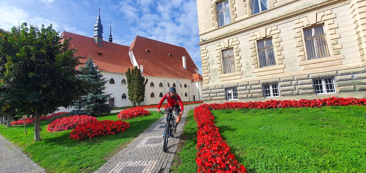 Pe toată Via Transilvanica, ziua 11. Am ajuns la Sibiu: pe coline răsar castele și biserici fortificate
