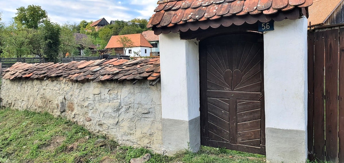 Pe toată Via Transilvanica, ziua 8. Pe autostrada urșilor am ajuns în satul-muzeu