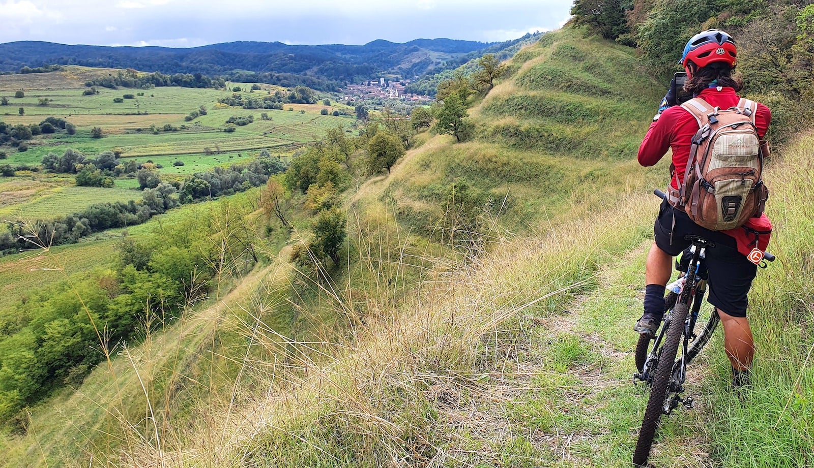 Pe toată Via Transilvanica. Ziua 12 ne-a purtat tot prin Sibiu. Și ce Sibiu...