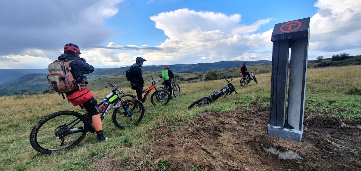 Pe toată Via Transilvanica, ziua 13. Ne-au petrecut doi primari, ambii sibieni, și am sfârșit rătăcind noaptea prin pădure