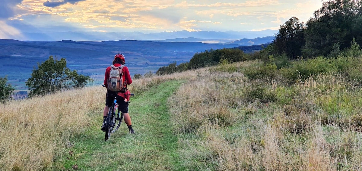 Pe toată Via Transilvanica, ziua 13. Ne-au petrecut doi primari, ambii sibieni, și am sfârșit rătăcind noaptea prin pădure