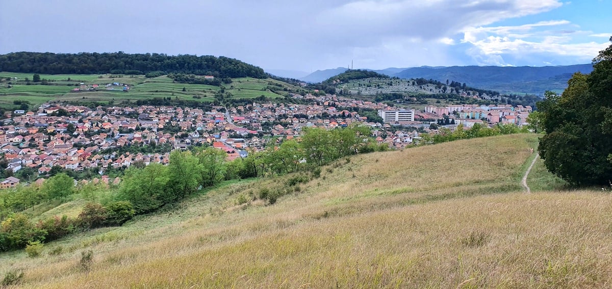 Pe toată Via Transilvanica. Ziua 12 ne-a purtat tot prin Sibiu. Și ce Sibiu...