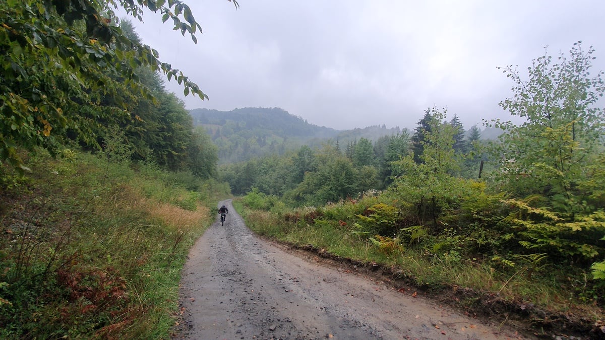 Pe toată Via Transilvanica, ziua 4. De la Tibi Ușeriu și până când norii ne-au devenit prieteni