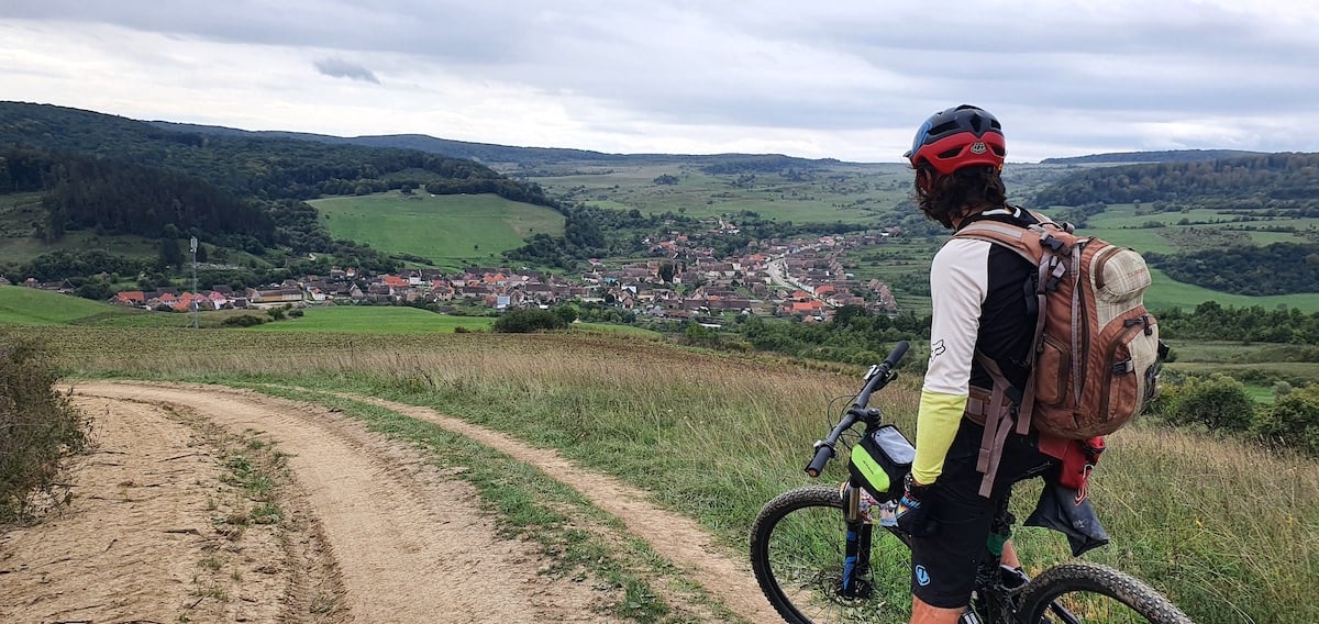 Pe toată Via Transilvanica, ziua 10. Am gonit din ținutul lemnos al secuilor în cel de piatră al sașilor: ne apropiem de casă