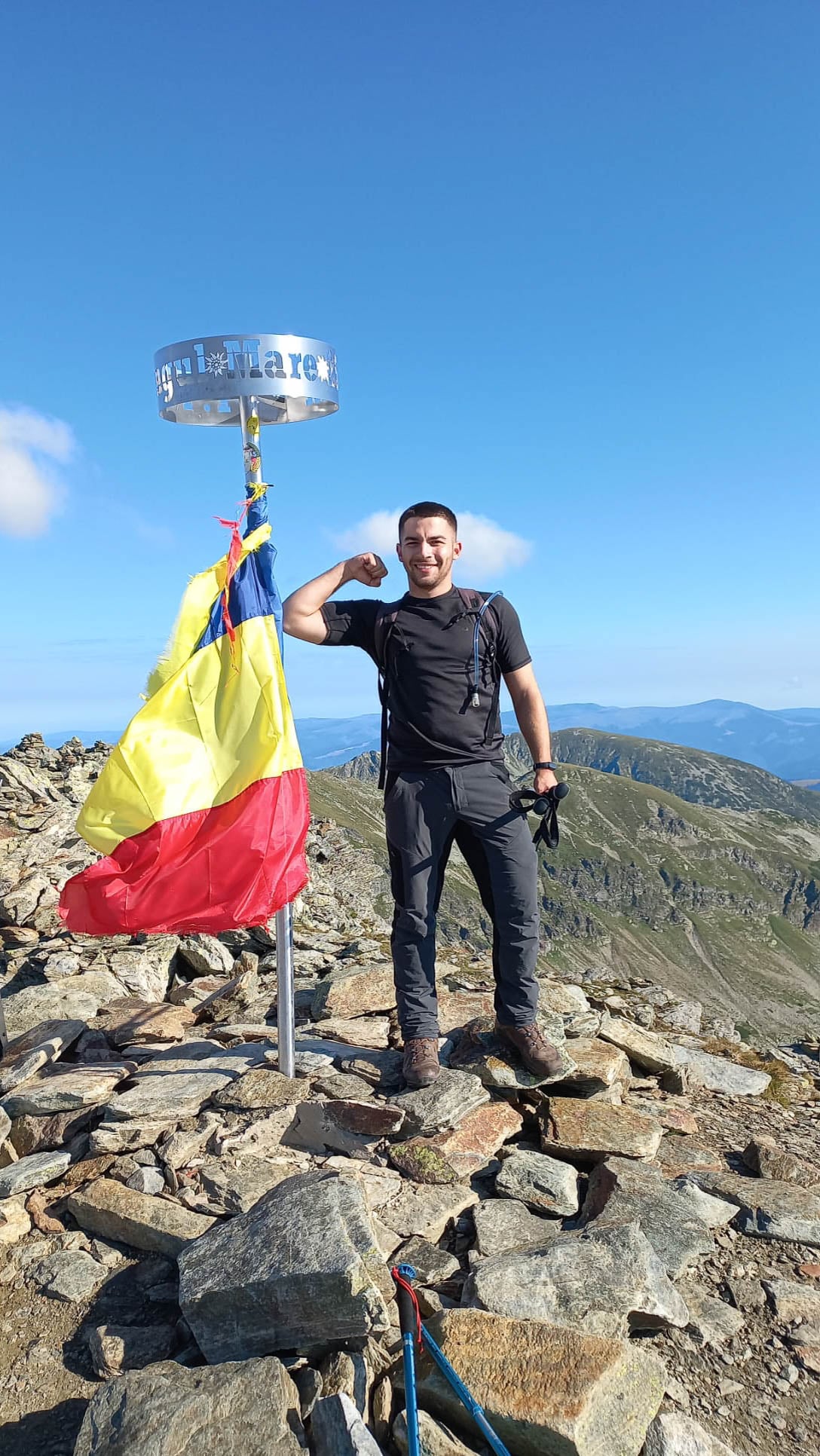 Cei doi tineri care au escaladat 14 vârfuri montane în 69 de ore. „Am început să simt durerea genunchilor, a rănilor din tălpi și lipsa apei”