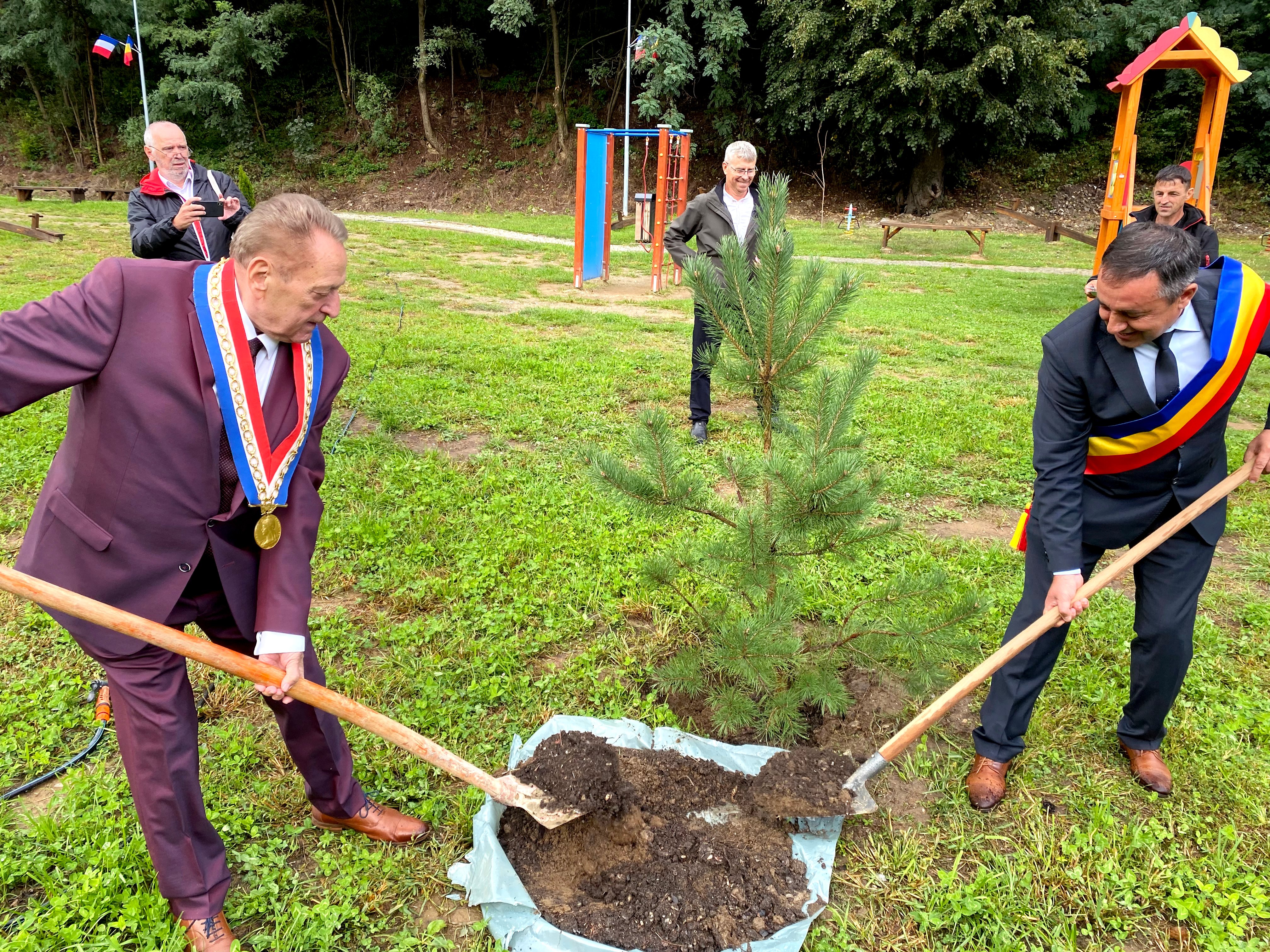 Inaugurarea parcului de distracții din comuna Gura Râului