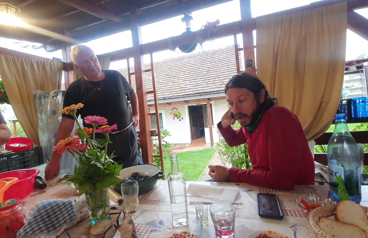 Pe toată Via Transilvanica, ziua 5. Cei care dau farmec potecii: Ilona, Attila și Laci, spre exemplu