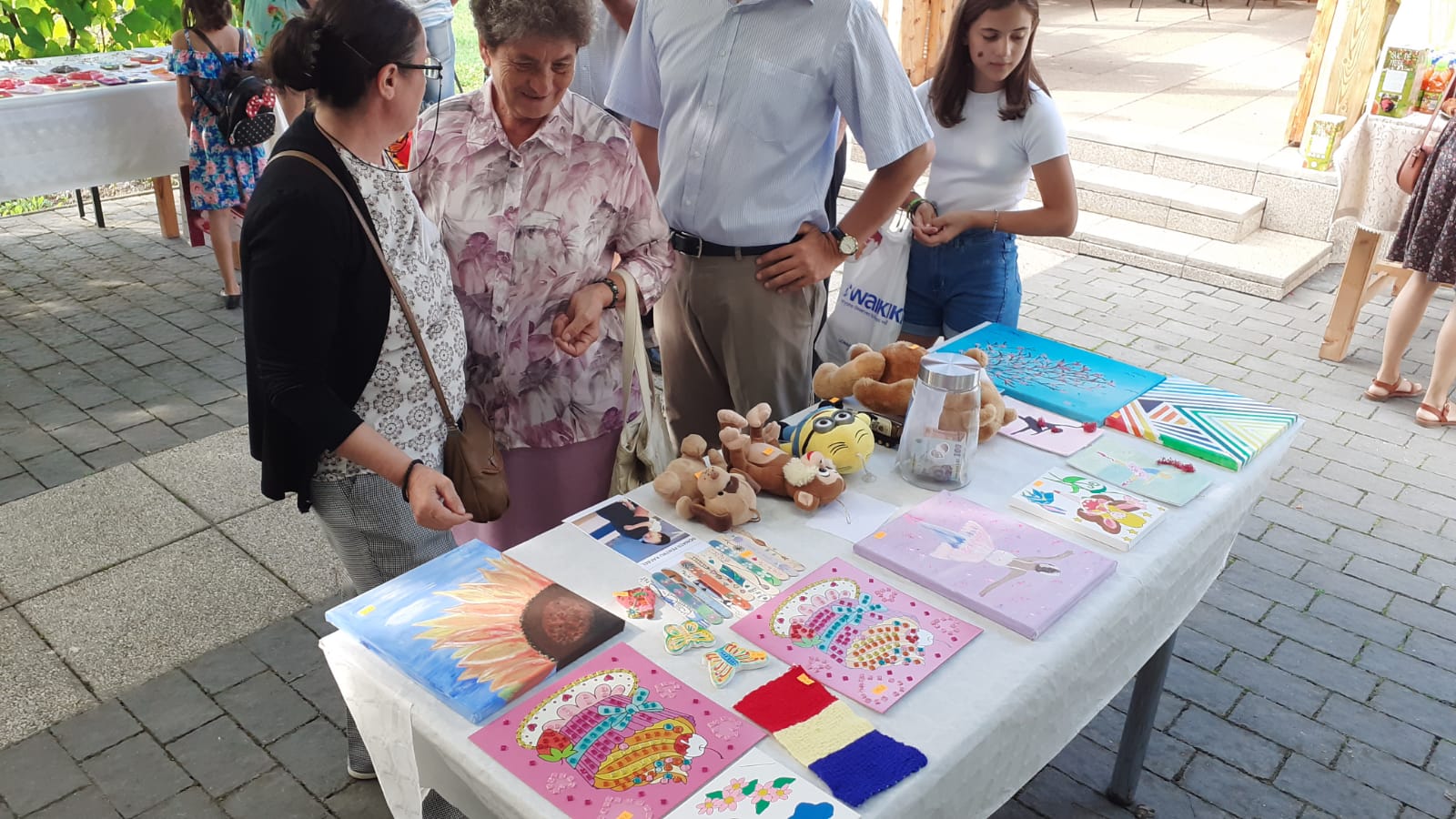 6.000 de lei s-au strâns în Bazarul de Vară pentru Rafael. Faptele mari ale celor mici i-au dat speranță