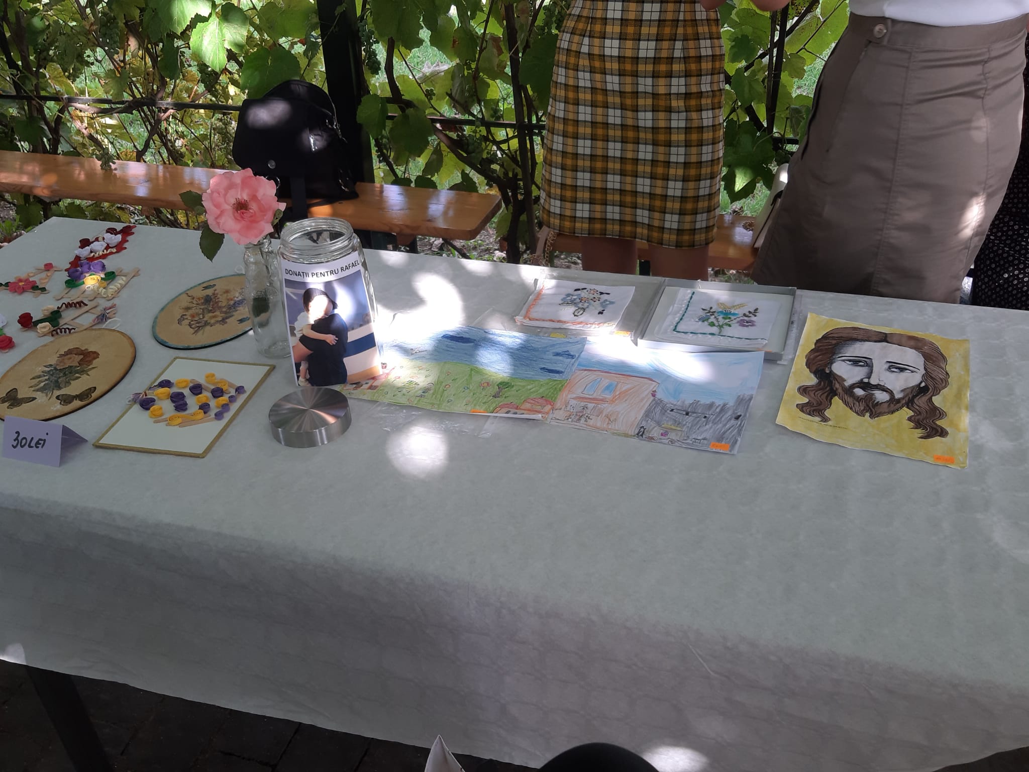 6.000 de lei s-au strâns în Bazarul de Vară pentru Rafael. Faptele mari ale celor mici i-au dat speranță