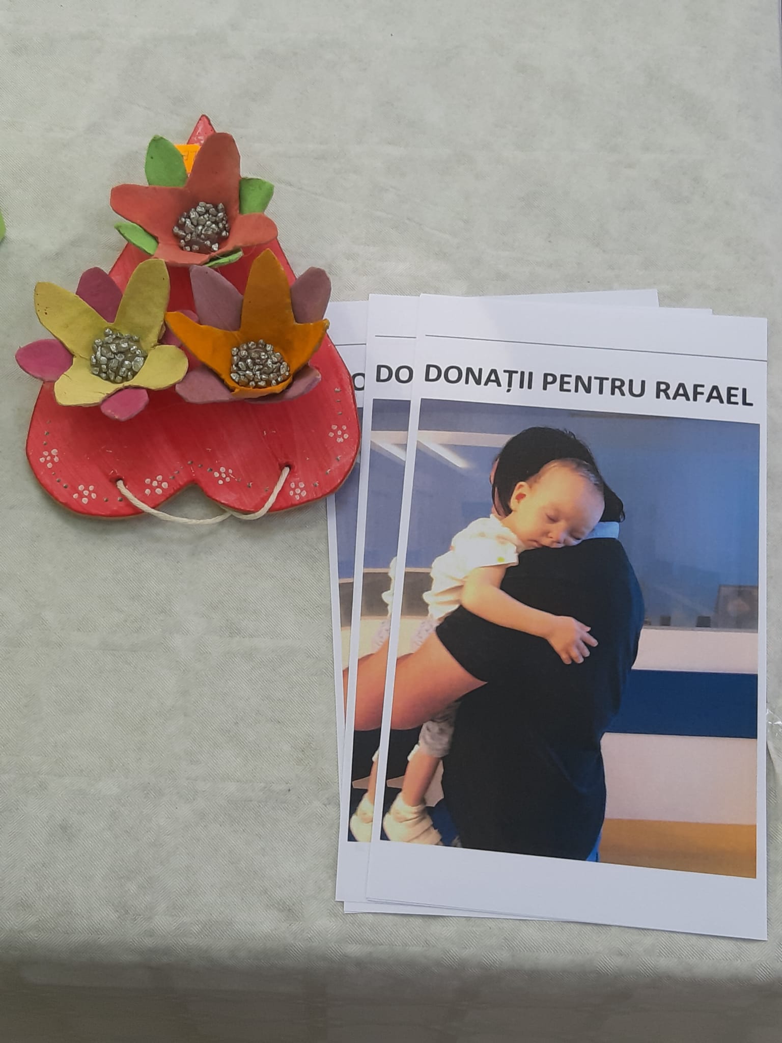 6.000 de lei s-au strâns în Bazarul de Vară pentru Rafael. Faptele mari ale celor mici i-au dat speranță
