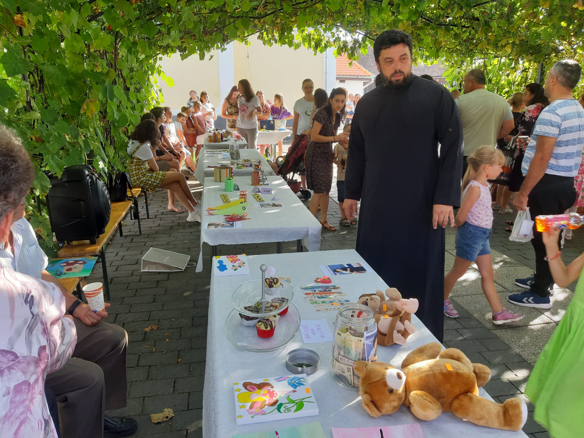 6.000 de lei s-au strâns în Bazarul de Vară pentru Rafael. Faptele mari ale celor mici i-au dat speranță