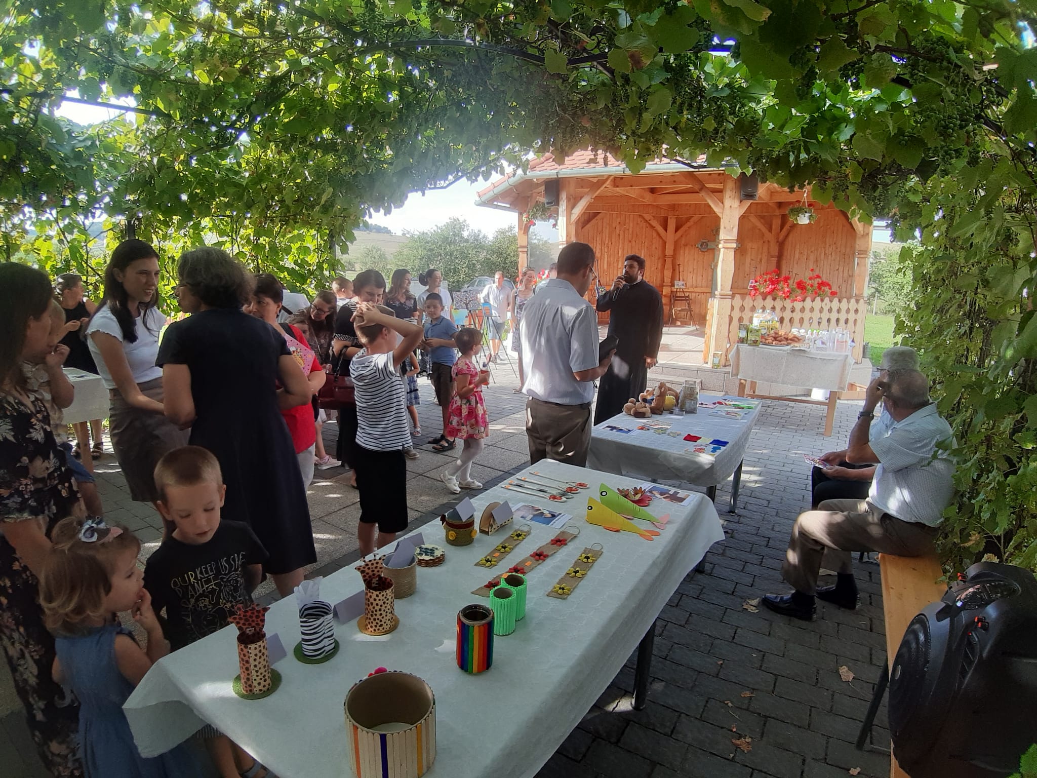 6.000 de lei s-au strâns în Bazarul de Vară pentru Rafael. Faptele mari ale celor mici i-au dat speranță