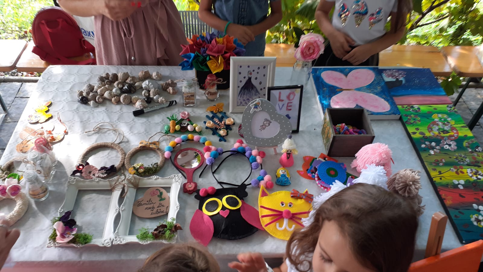 6.000 de lei s-au strâns în Bazarul de Vară pentru Rafael. Faptele mari ale celor mici i-au dat speranță