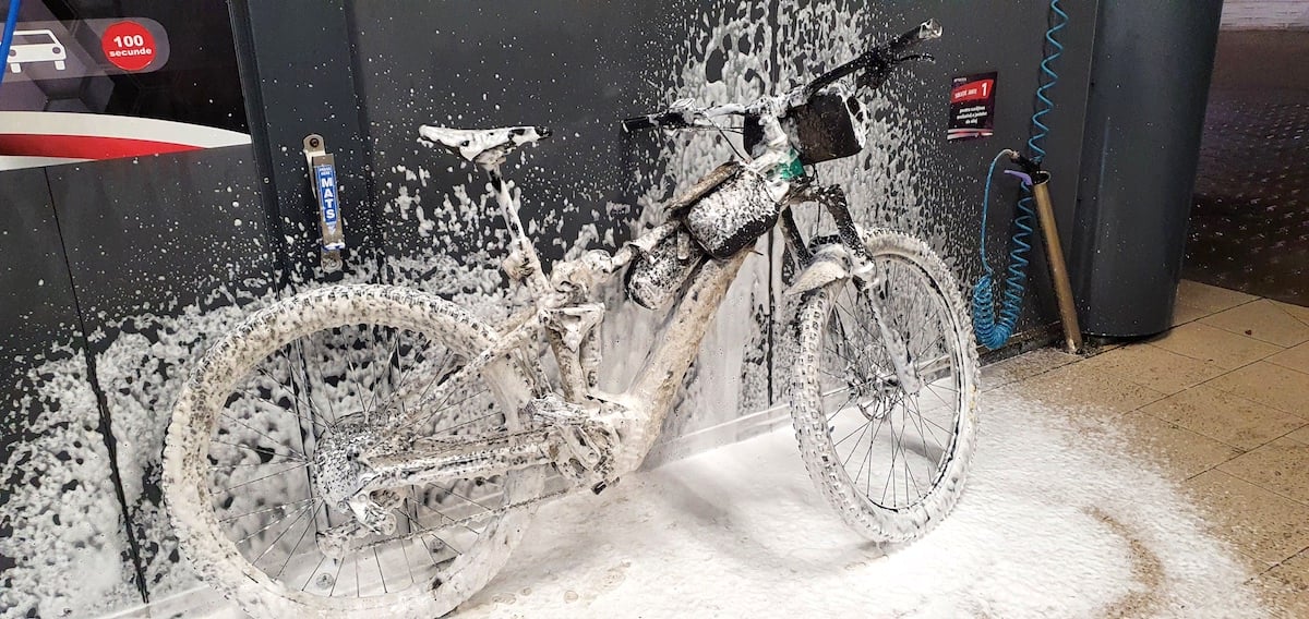 Pe toată Via Transilvanica, ziua 21. Prin „satul-fantomă”, al cărui ultim bătrân a fost omorât de o mașină la prima lui ieșire la oraș