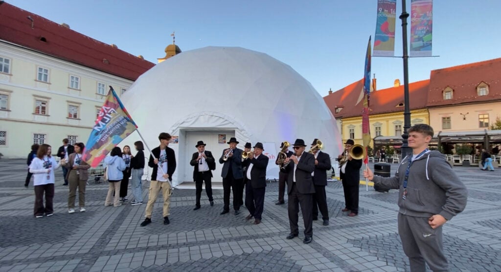 img-303fff03c722-1-50xs