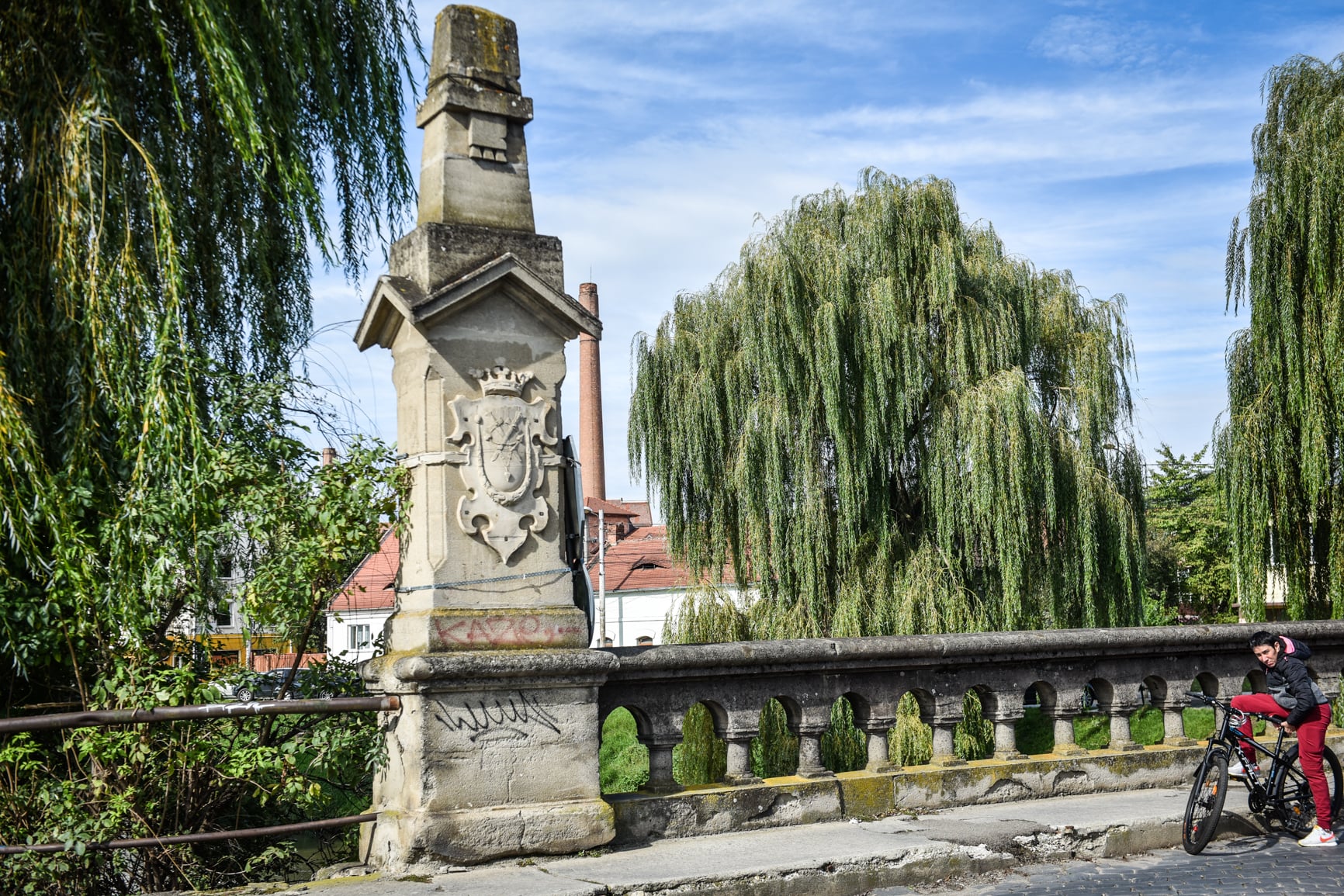 Simbol al Sibiului și monument istoric vizibil deteriorat. Podul de piatră... încă nu s-a dărâmat