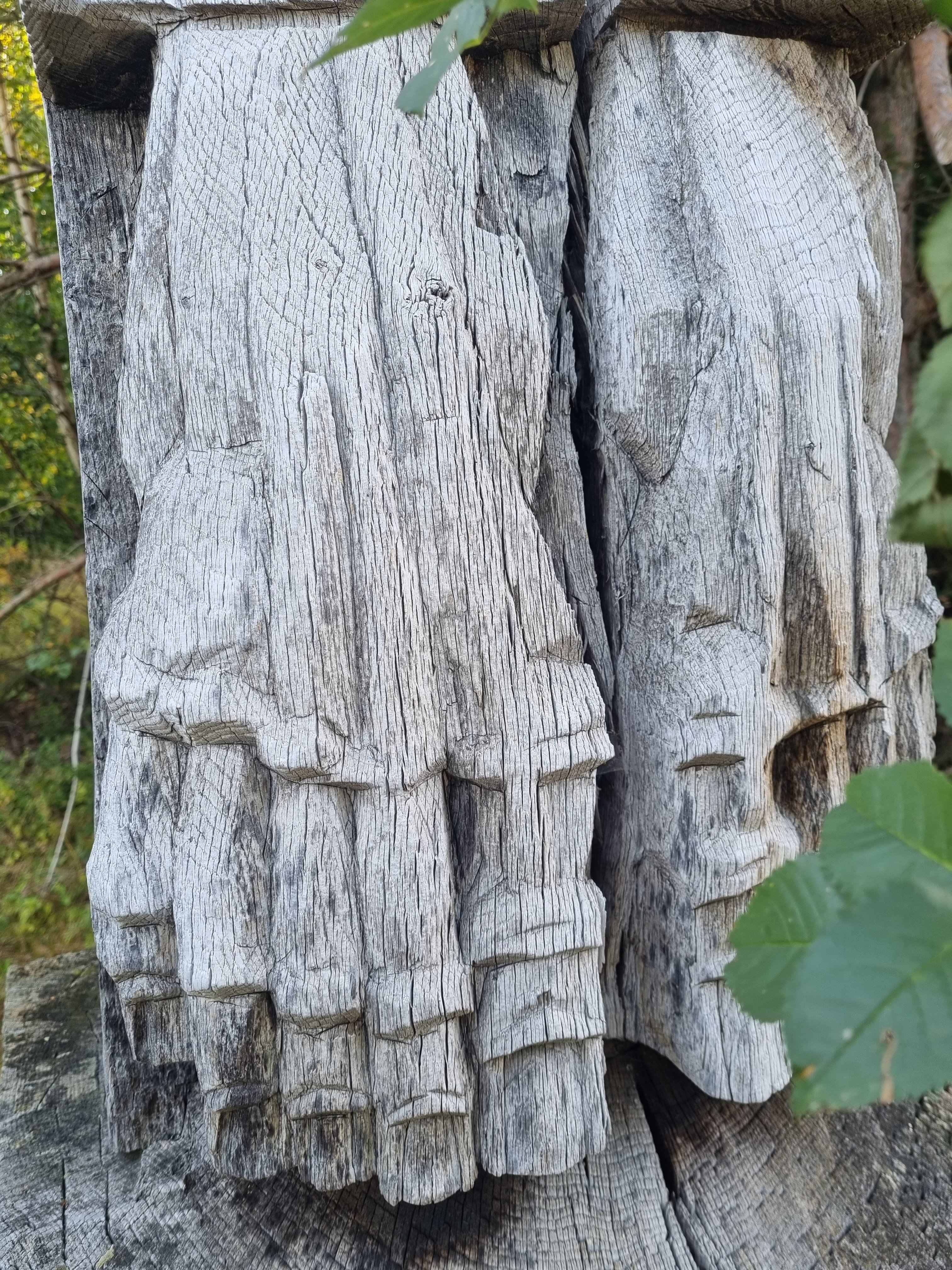 A început amenajarea traseului de drumeție Poteca Soarelui. Cultura Lemnului: spațiu de popas, sculpturi conservate și hartă online