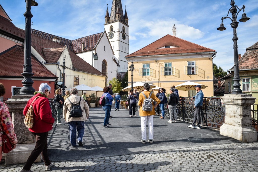 sibiu-podul-mincinosilor-turisti-3-d46k