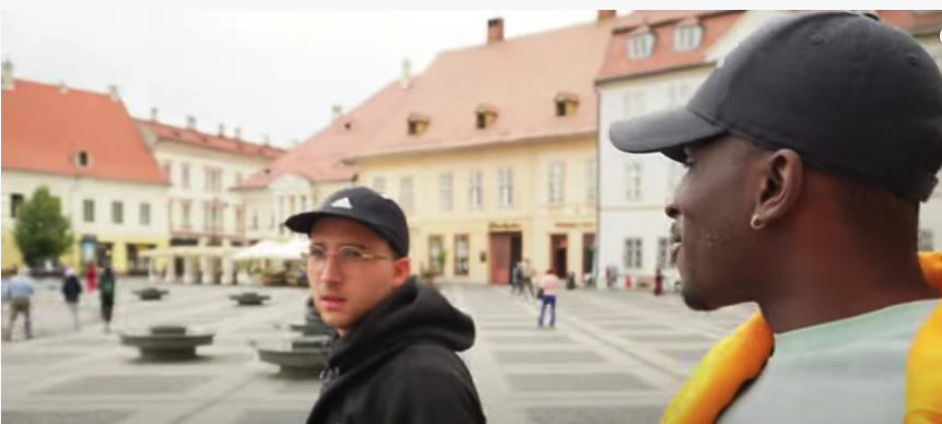 turis-ti-stra-ini-sibiu-sb7m